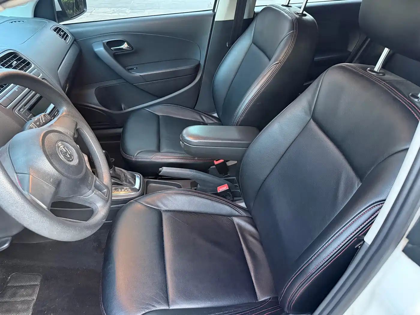 Volkswagen Polo 2013 1.4L Automatic Comfort Edition фото 7