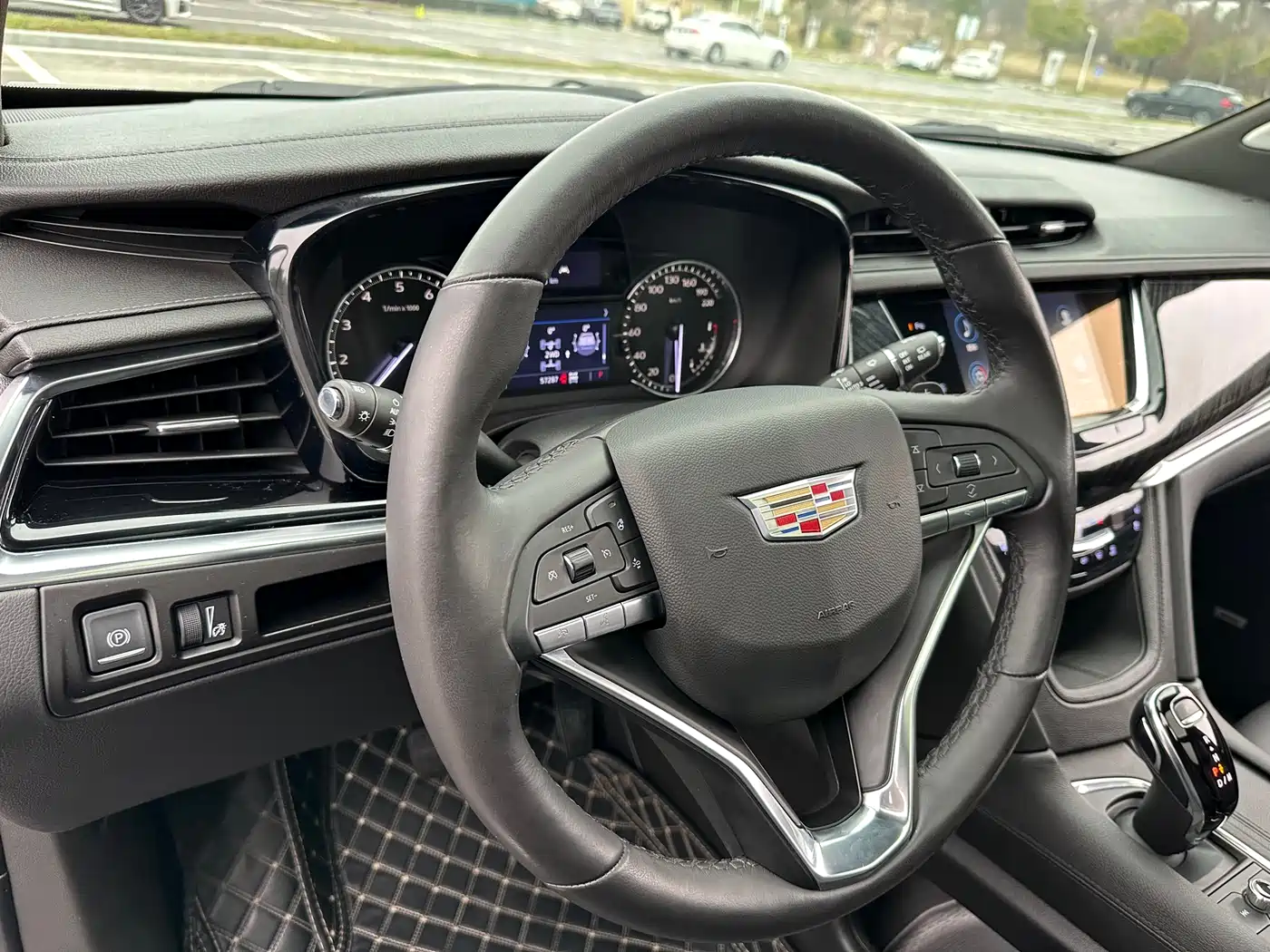 CADILLAC XT6