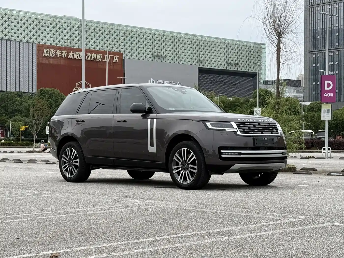 Land Rover Range Rover 2023 3.0 L6 400PS Genesis Extended Version фото 4