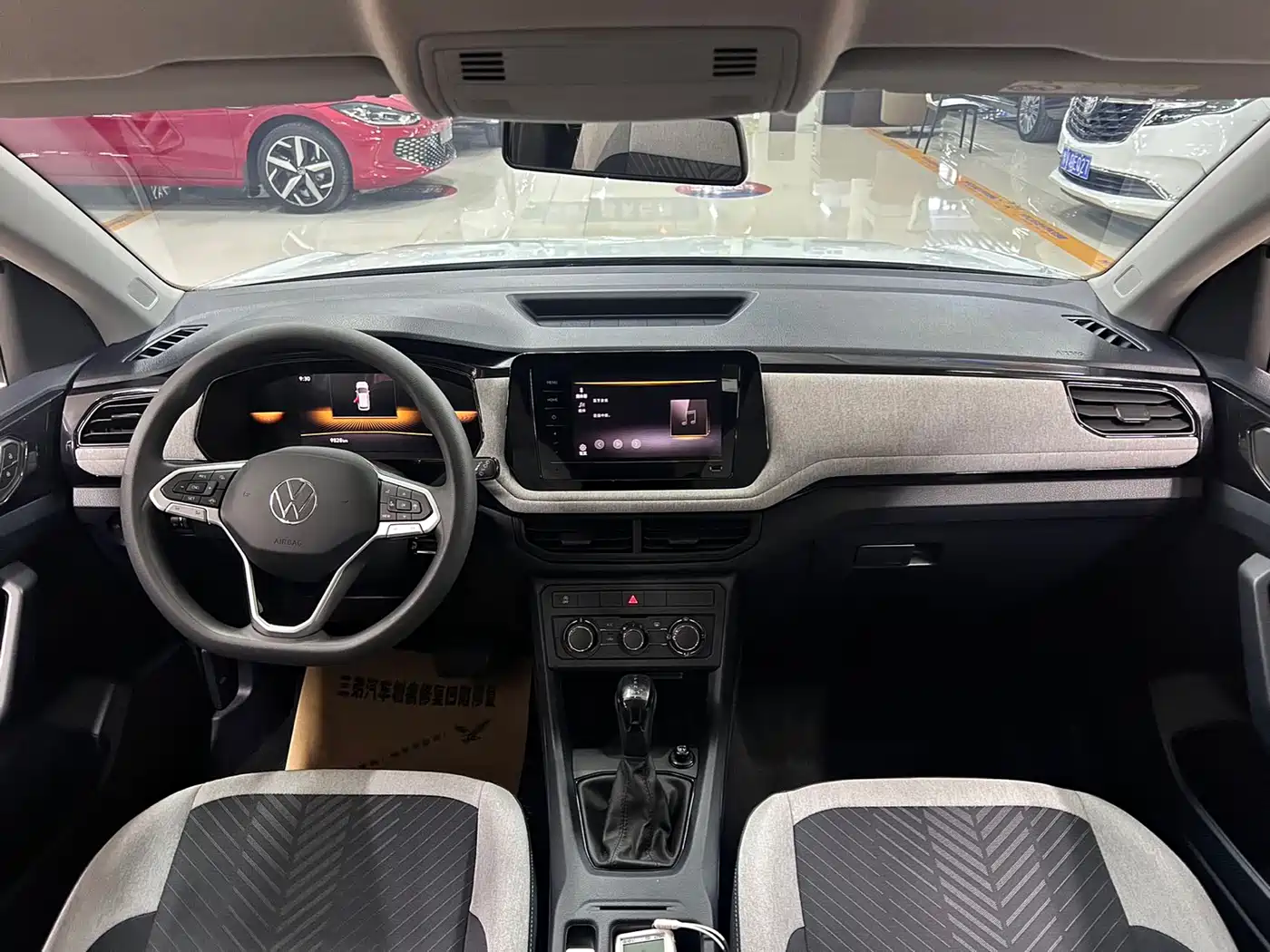 Volkswagen Tharu 2025 Model Rising Star 1.5L Advance Edition фото 7