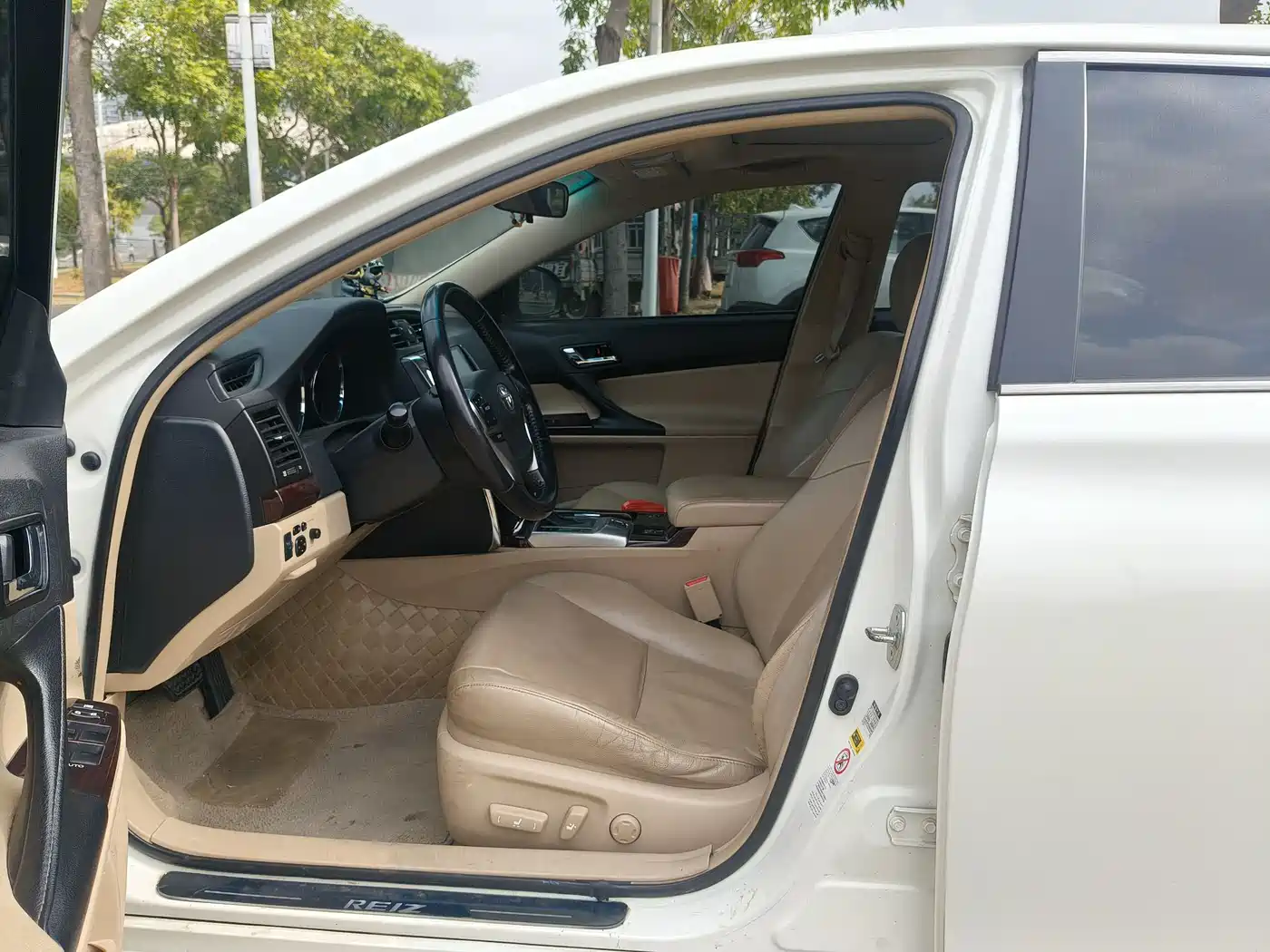 Toyota Reiz 2012 2.5V Grace Elite Styling Edition фото 9