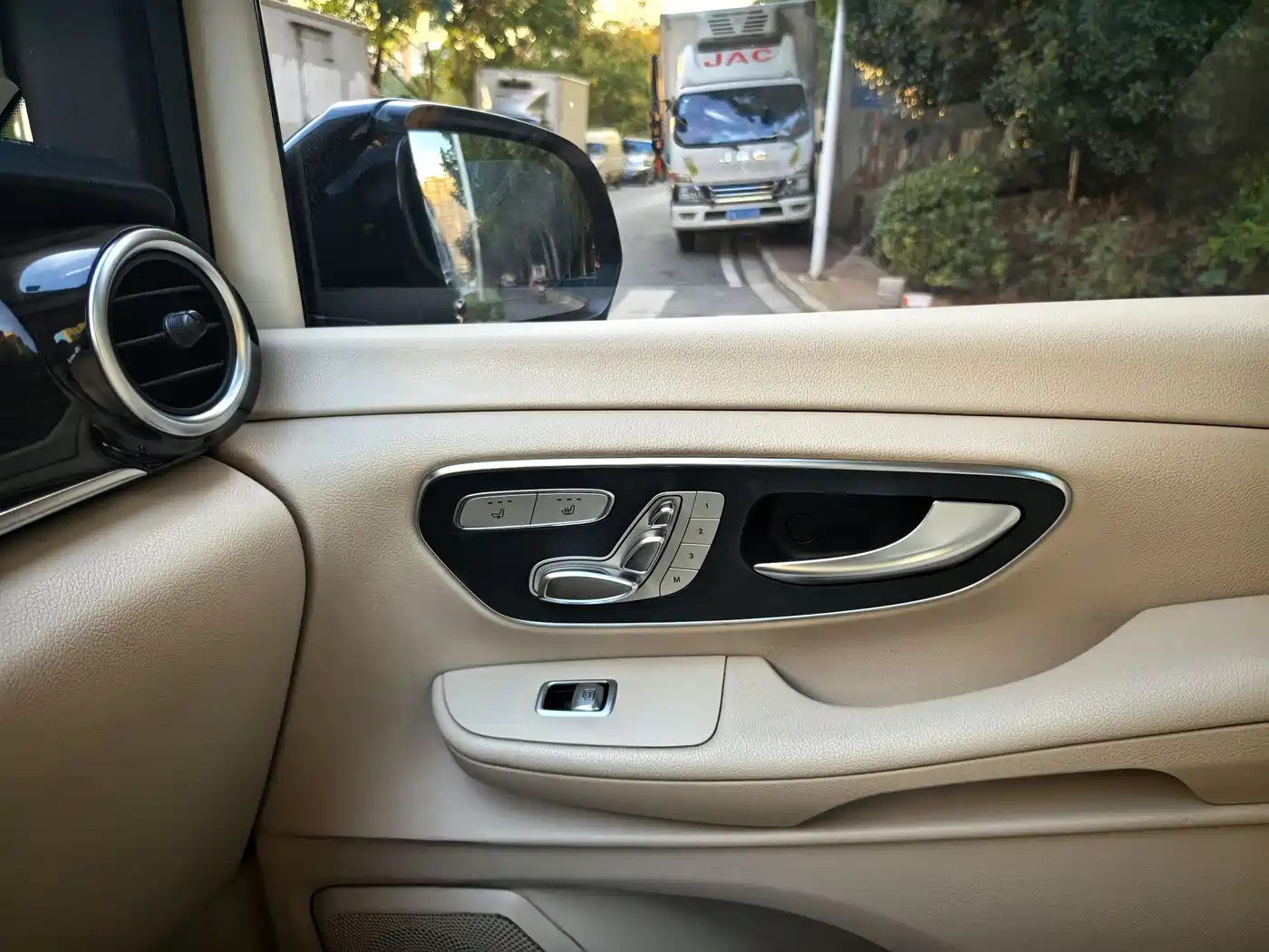 Mercedes-Benz V-Class 2018 V 260 Navigator Edition China VI фото 21