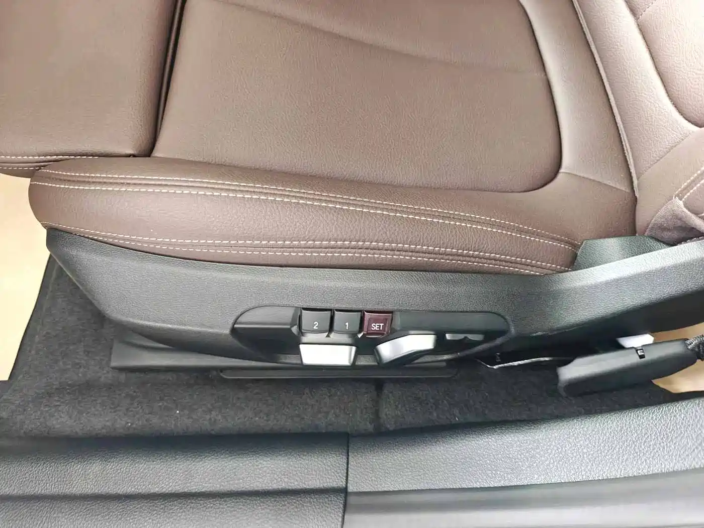 BMW 1 Series 2023 120i M Sport Shadow Edition фото 14