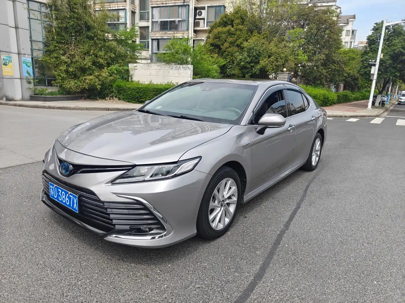 Toyota Camry 2021 Hybrid 2.5HGVP Leading Edition фото 2
