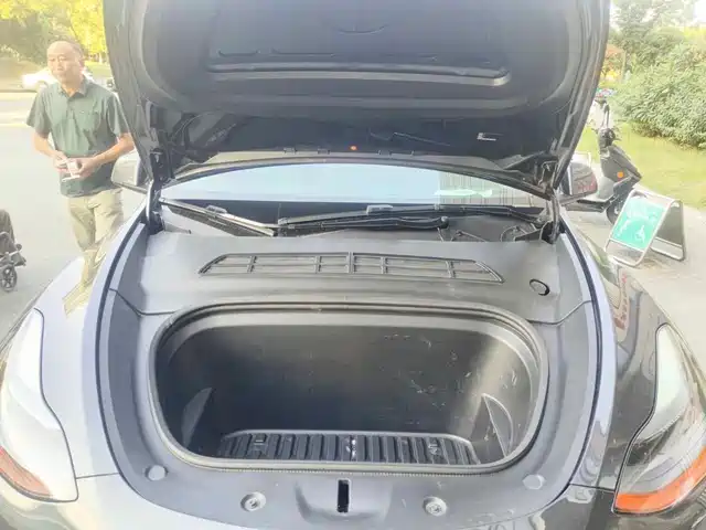 Tesla Model Y 2024 Rear-Wheel Drive Version — фото 3