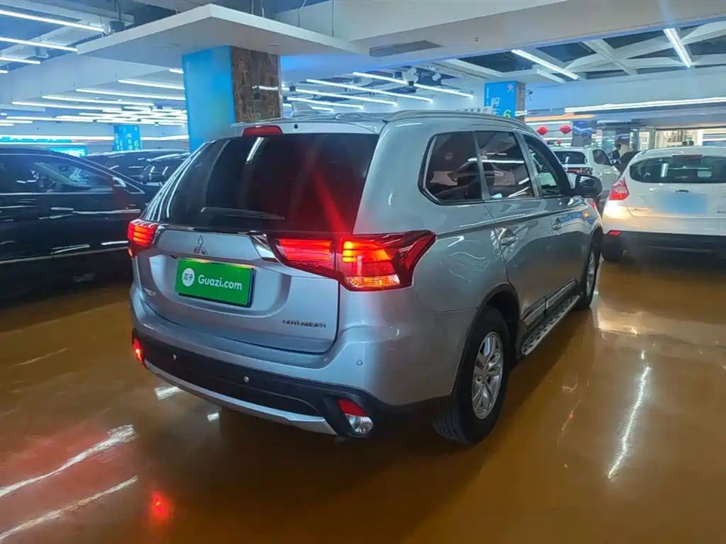 Mitsubishi Outlander 2016 2.0L 2WD Fashion Edition 5-seater фото 7
