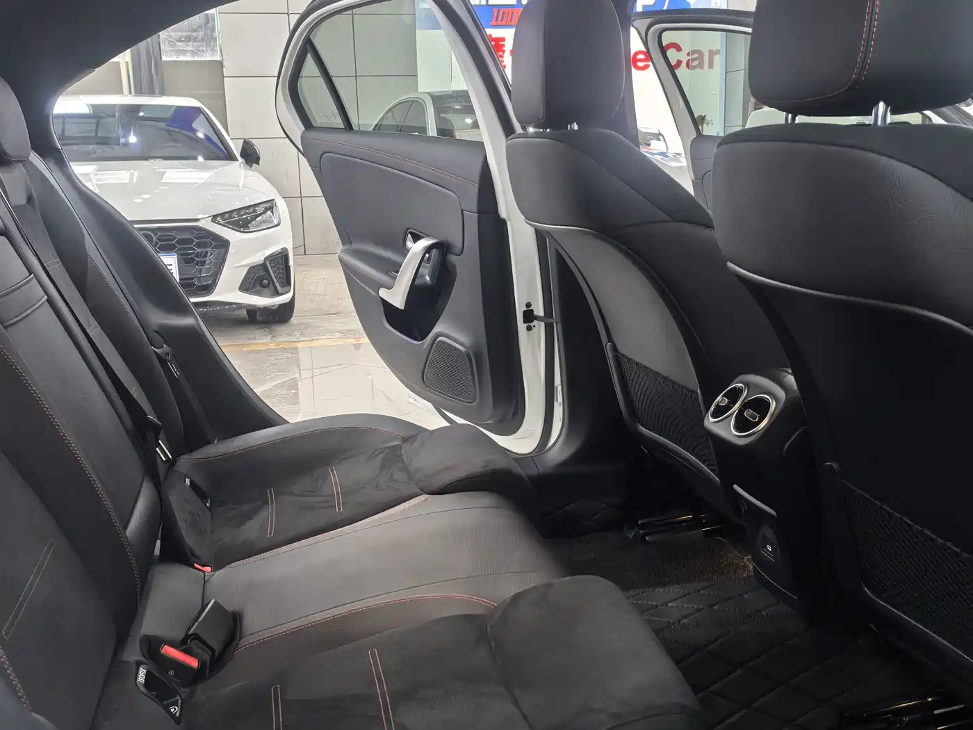 Mercedes-Benz A-Class 2024 A 200 L Fashion Edition фото 13