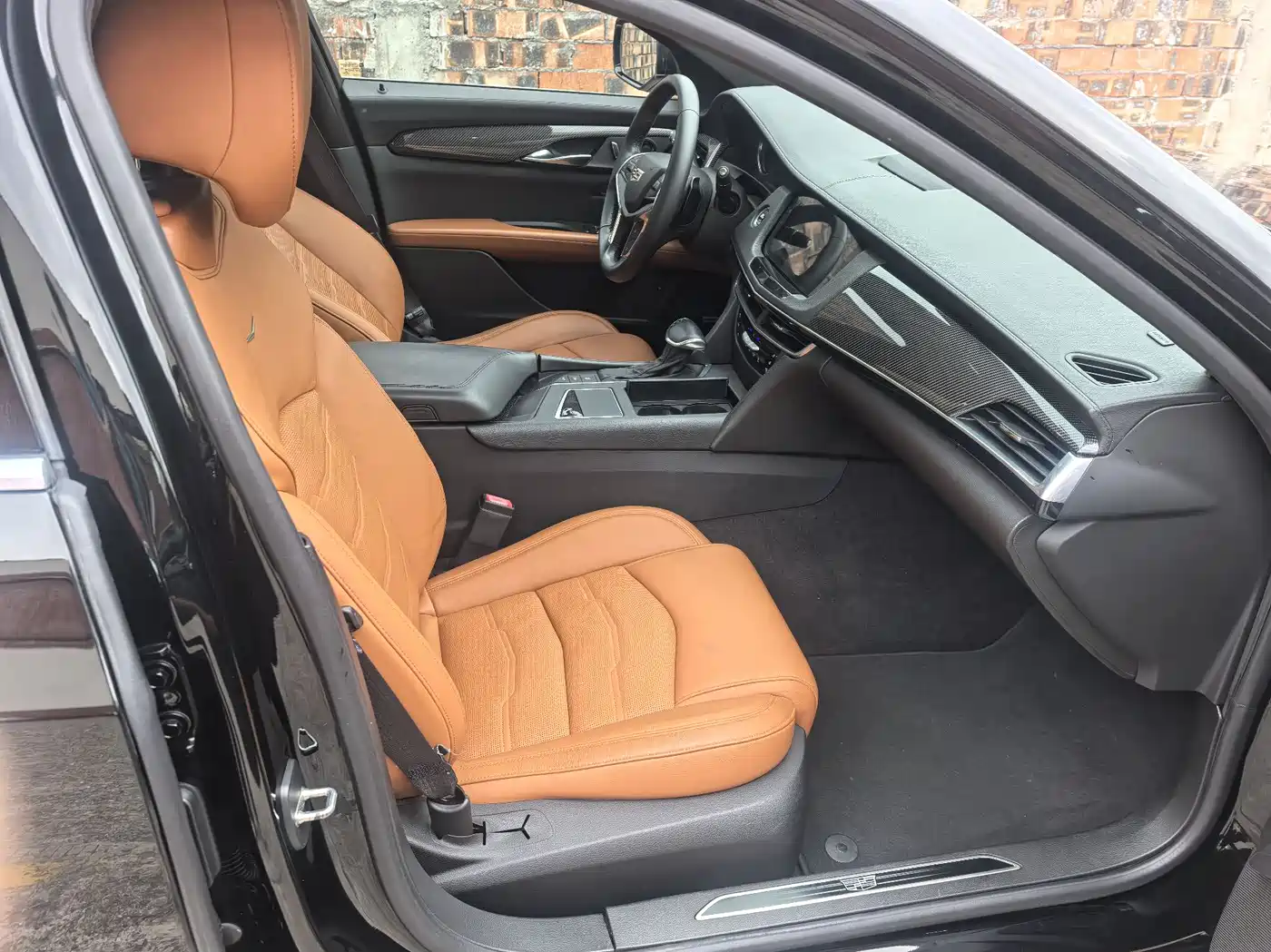 Cadillac CT6 2016 28T Leading фото 7