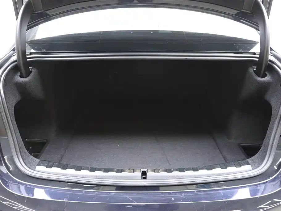 BMW 3 Series 2024 325Li M Sport Package фото 31
