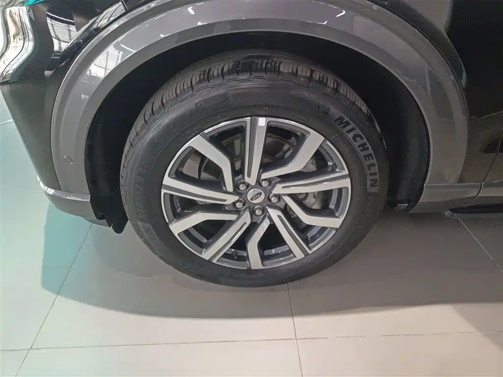 Фото 23 - Ford Explorer