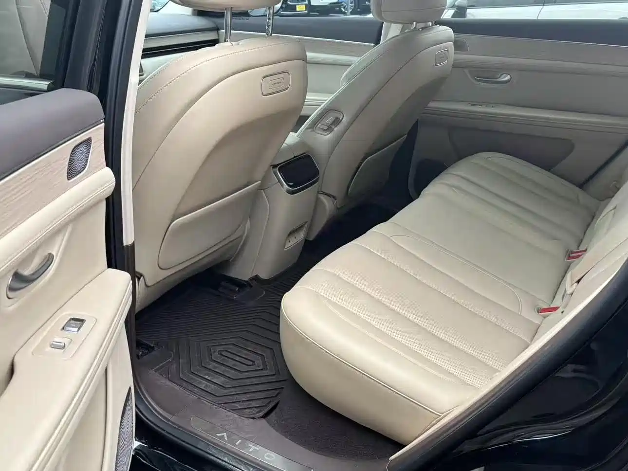 AITO Wenjie AITO M7 2024 1.5T Smart Drive 4WD Ultra 5-seater фото 8