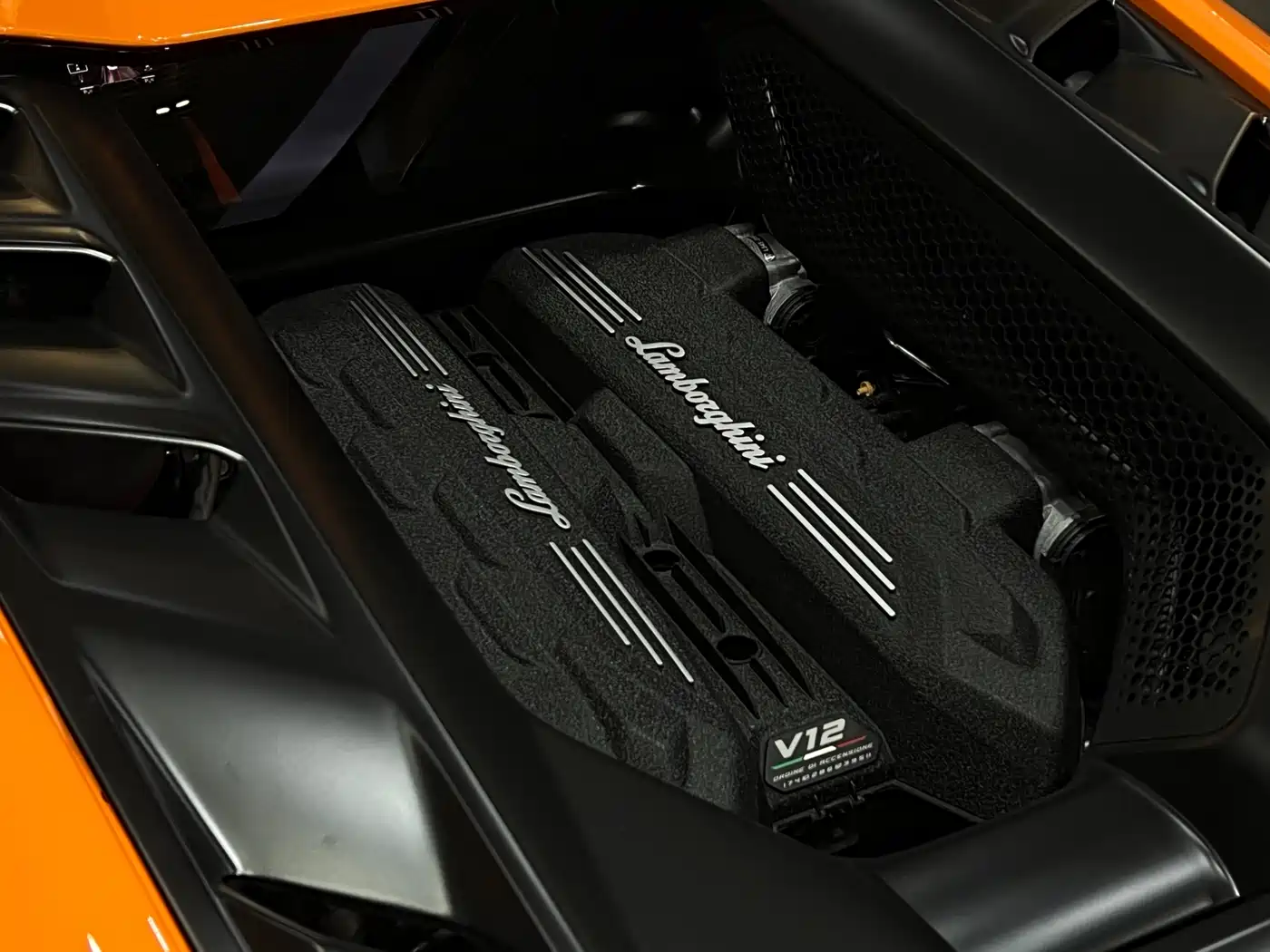 LAMBORGHINI REVUELTO