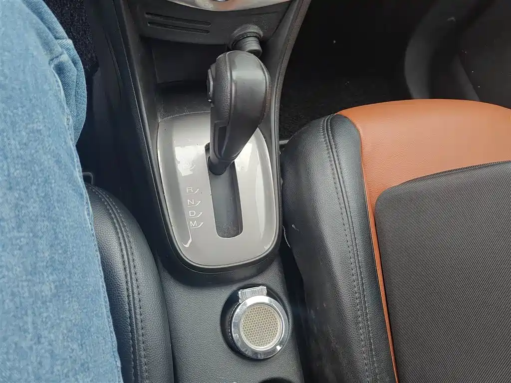 Chevrolet Trax 2016 1.4T Automatic 2WD Comfort Sunroof Edition фото 14