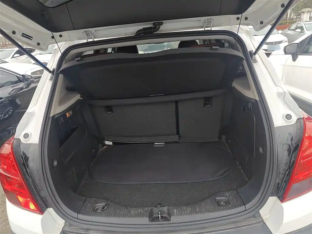 Chevrolet Trax 2016 1.4T Automatic 2WD Comfort Sunroof Edition фото 19