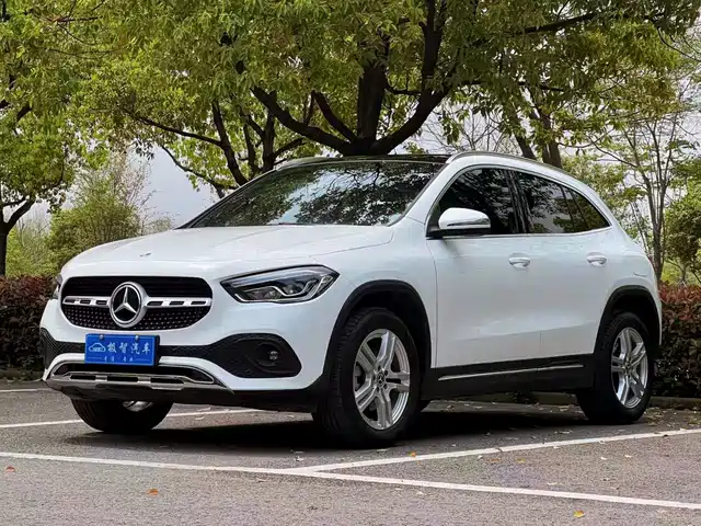 MERCEDES-BENZ GLA