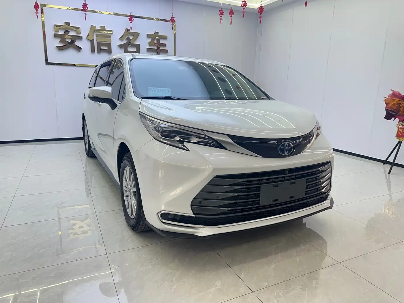 Toyota Sienna 2021 2.5L Hybrid Luxury Edition фото 3