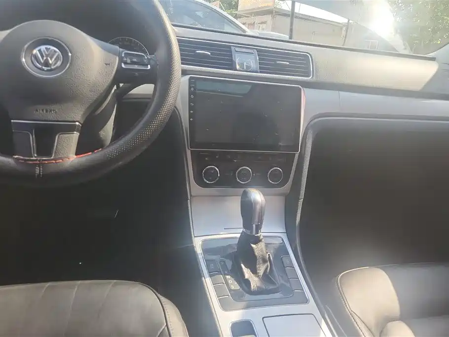 Volkswagen Passat 2014 1.8TSI Automatic Honor Edition фото 16