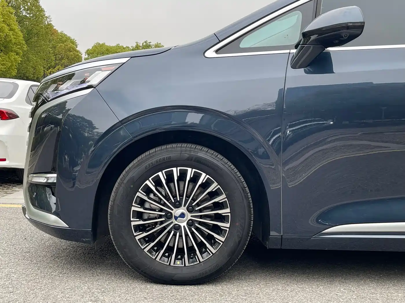 Denza D9 2022 DM-i 970 All-Wheel Drive Honor Edition фото 12