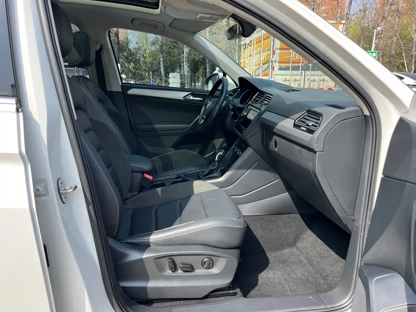 Volkswagen Tiguan L 2018 Facelift 330TSI Automatic 2WD Luxury Edition фото 12
