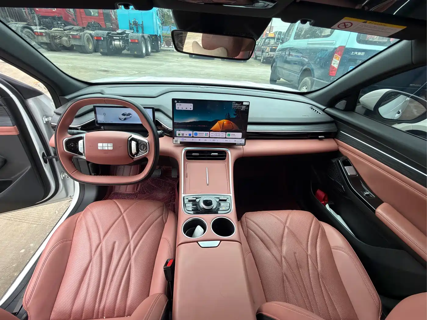 Geely Galaxy Galaxy L6 2025 EM-i 140km Explorer+ Edition фото 7