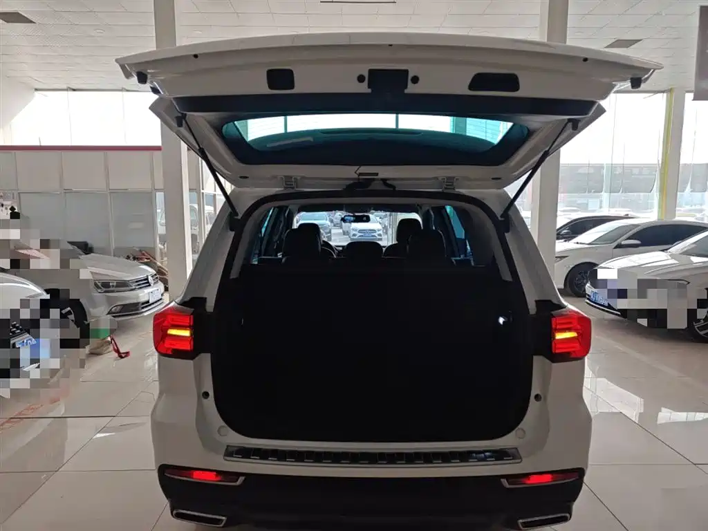 ROEWE RX8
