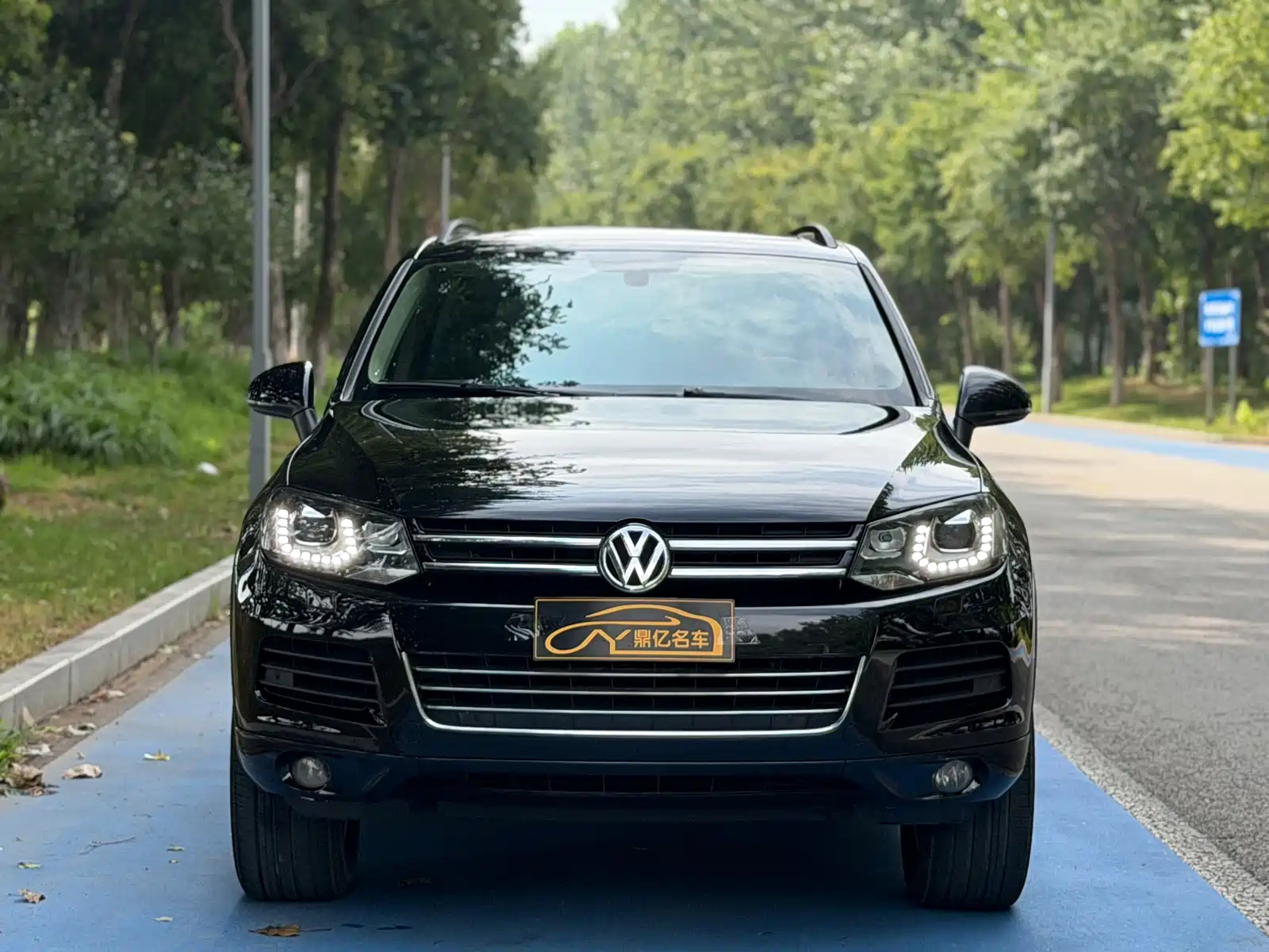 Фото 2 - Volkswagen Touareg
