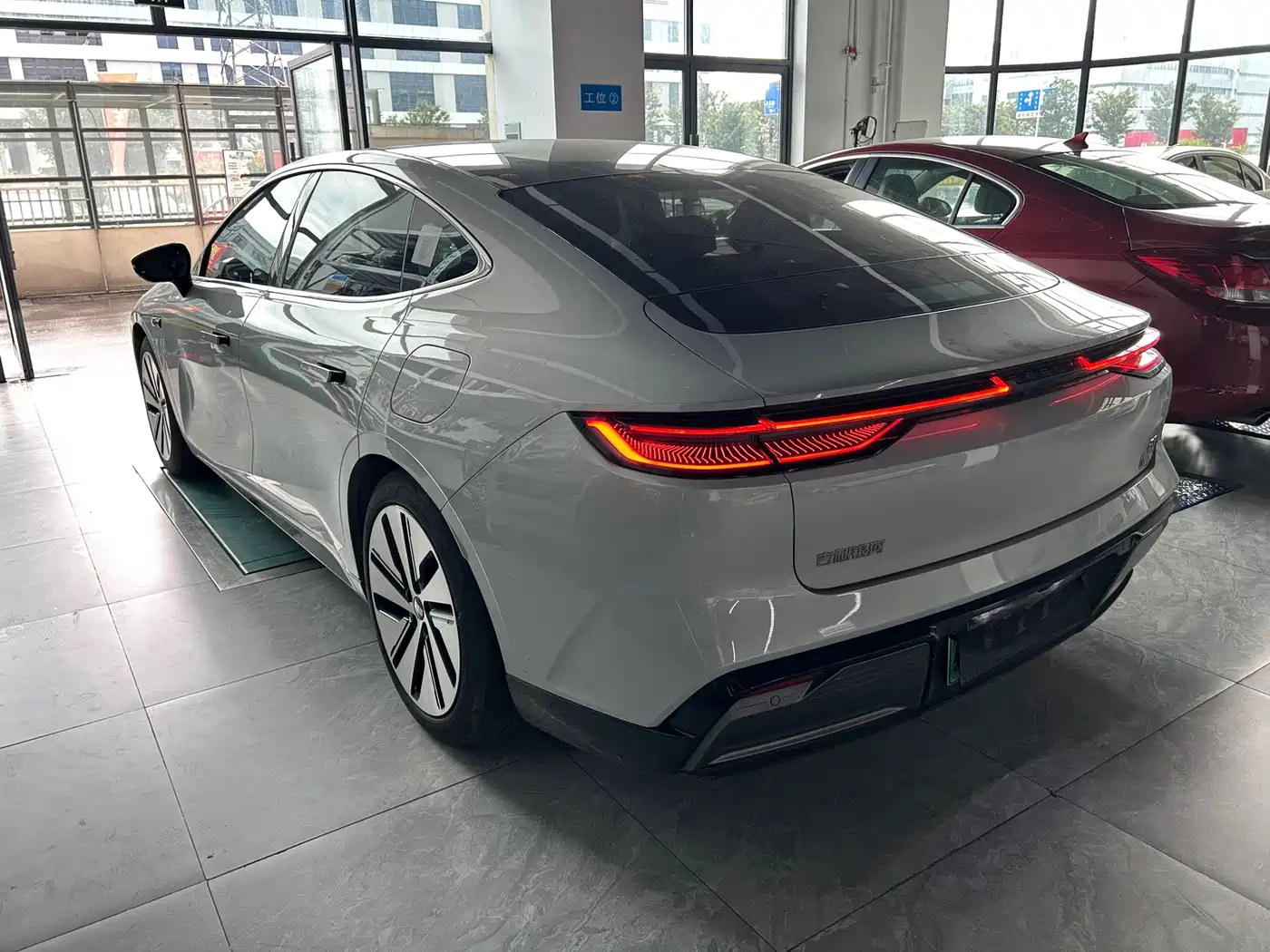 Geely Galaxy Galaxy E8 2024 2024 Model 550km RWD Soaring Dragon Edition