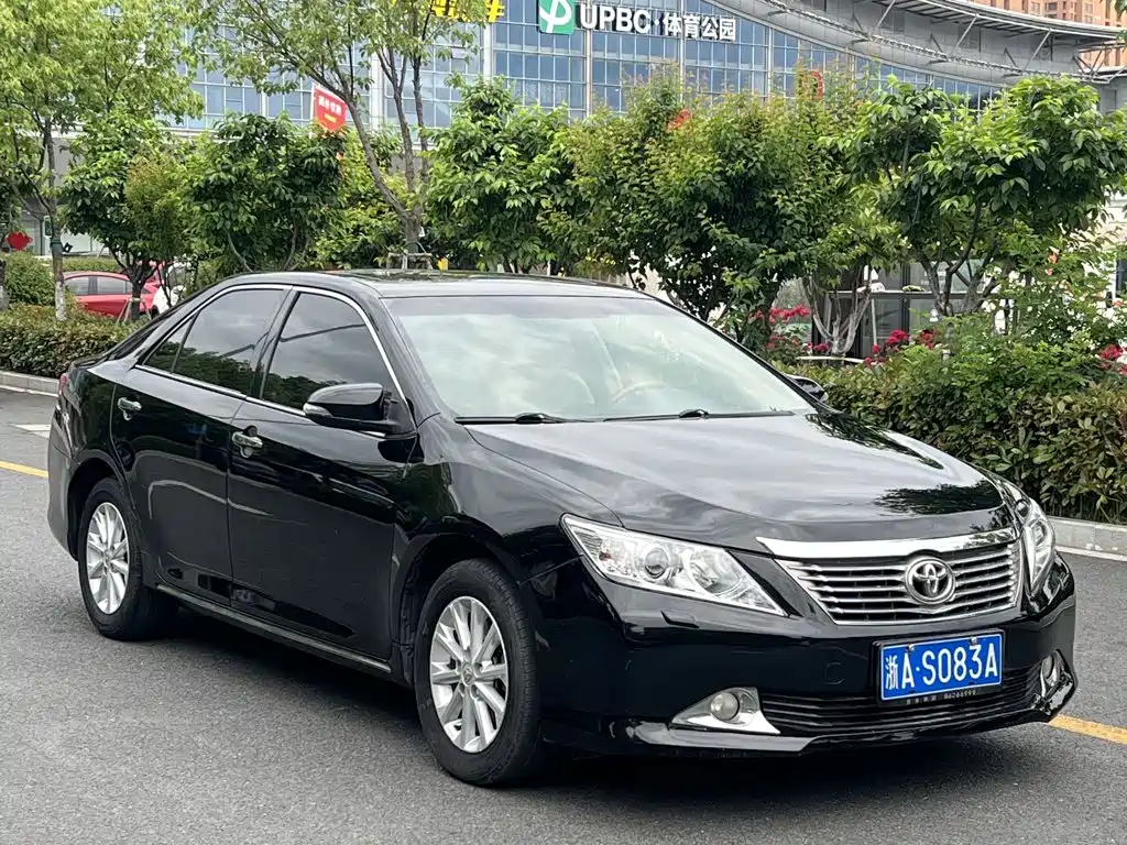 Фото 3 - Toyota Camry