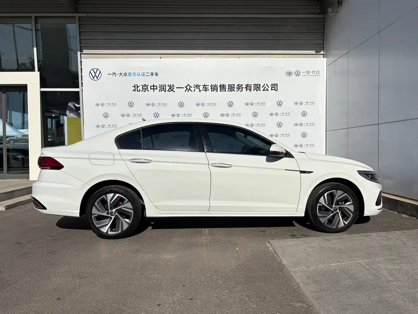 Volkswagen Bora 2023 300TSI DSG Premium Edition фото 9