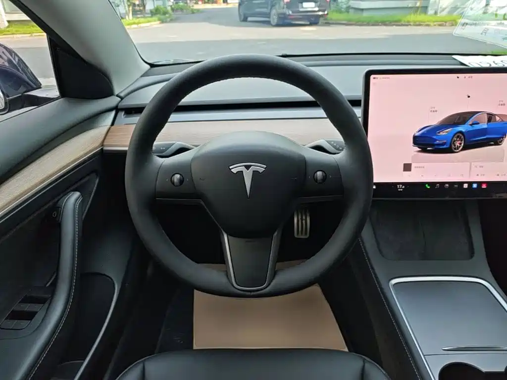 Фото 11 - Tesla Model 3