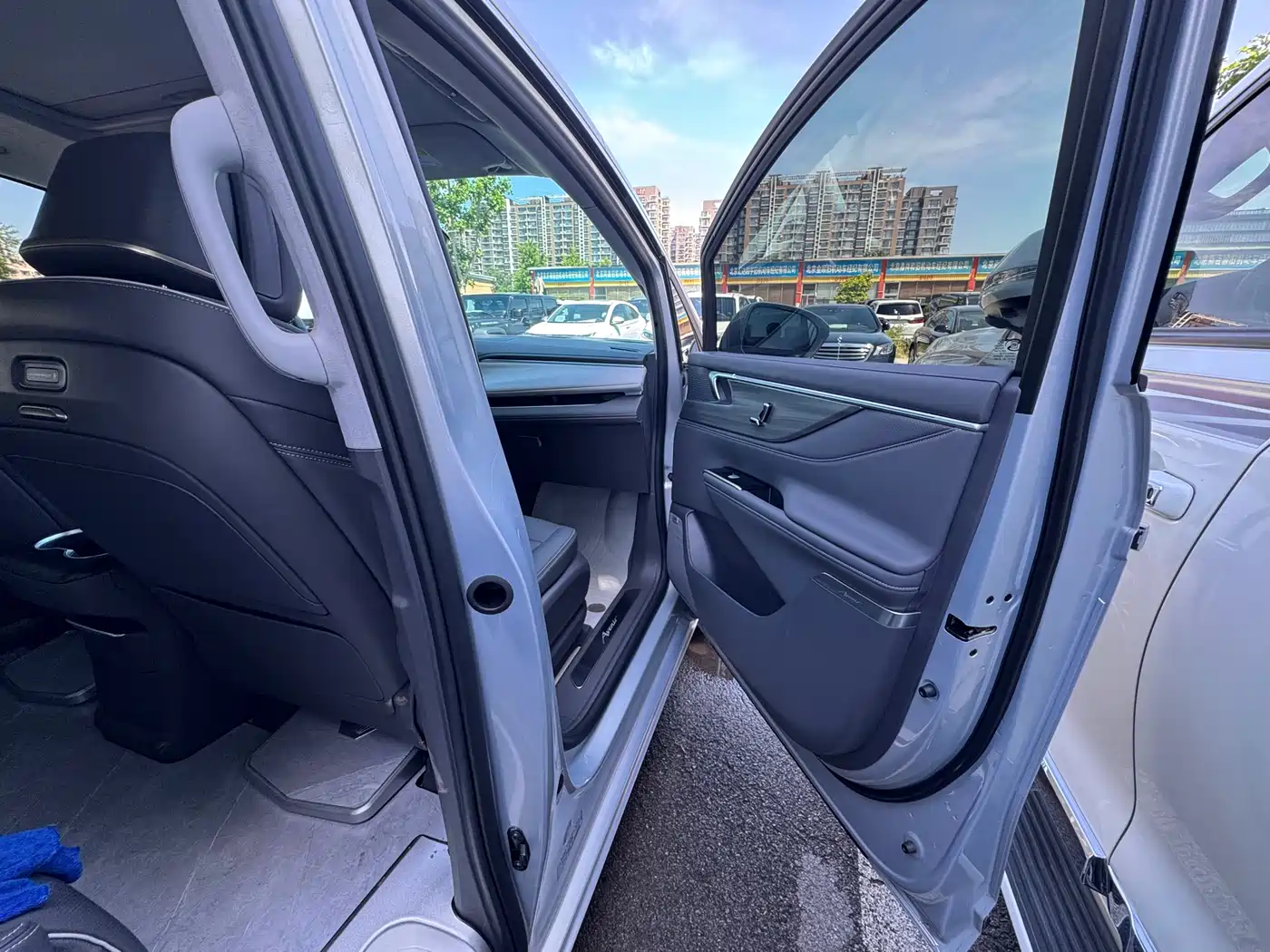 Buick GL8 2026 Luzun Premium Edition фото 25