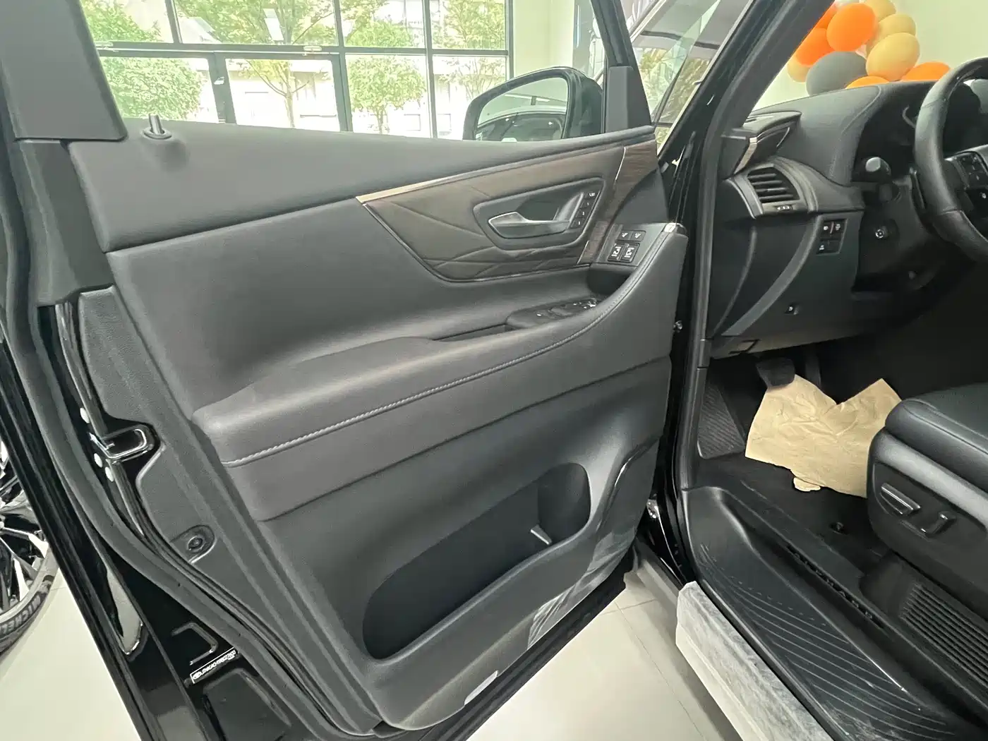 Toyota Alphard 2024 Hybrid 2.5L Ultimate Enjoyment Edition фото 4