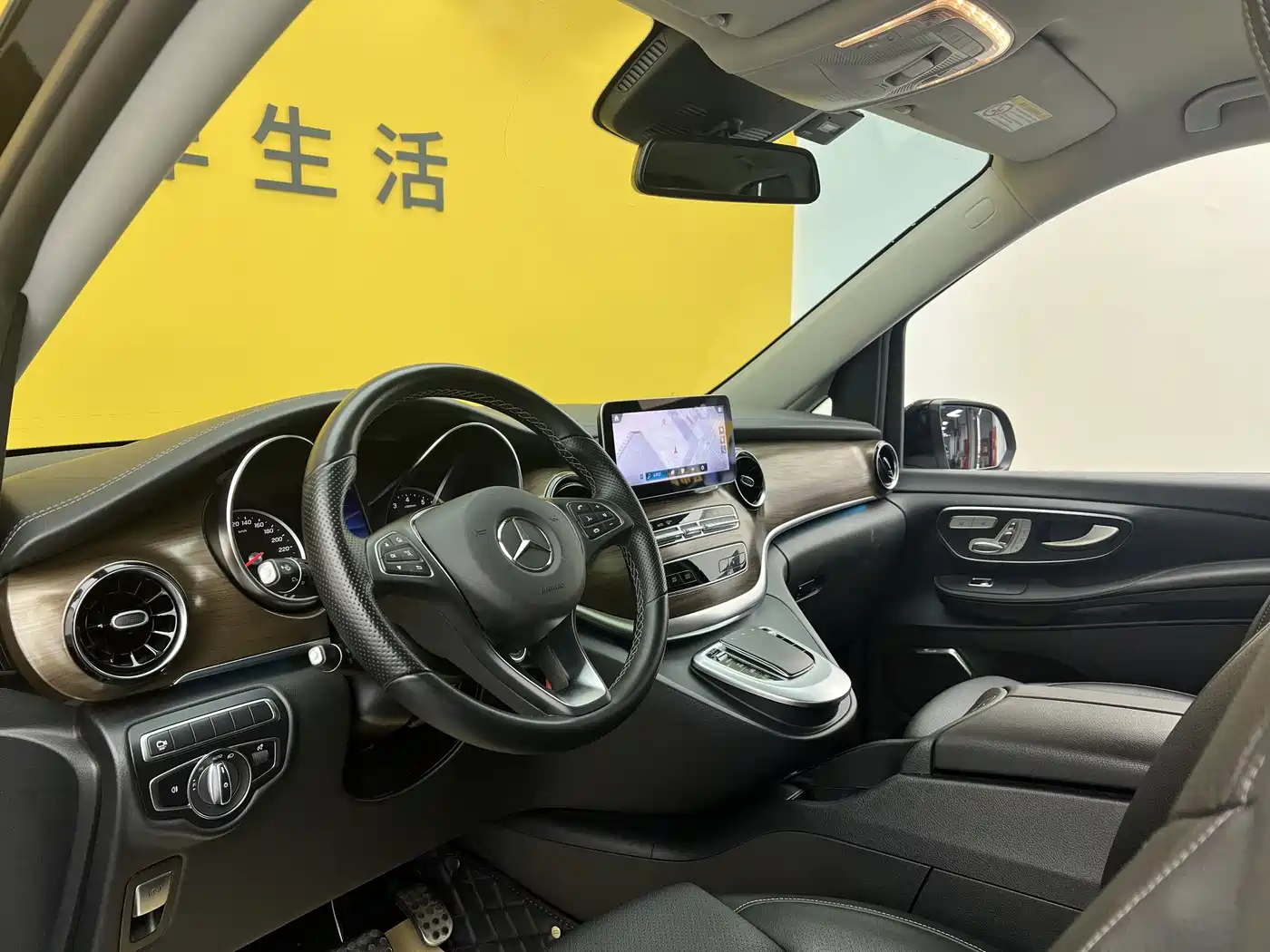 Mercedes-Benz V-Class 2022 V 260 Prestige Edition фото 11