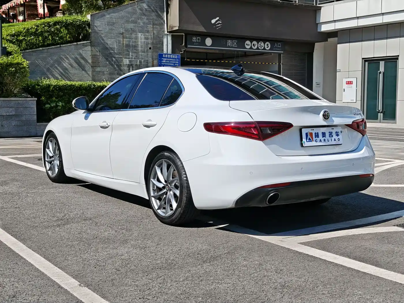Alfa Romeo Giulia 2017 2017 2.0T 200HP Luxury Edition