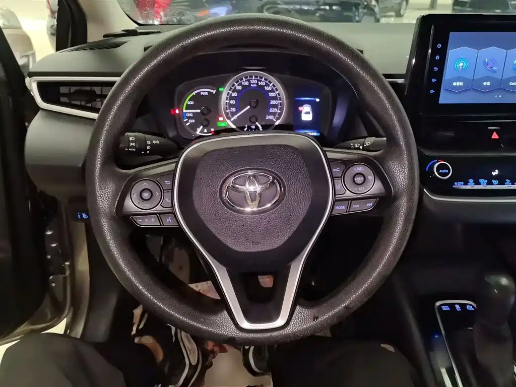 Toyota Corolla 2021 Hybrid 1.8L E-CVT Pioneer Edition фото 3