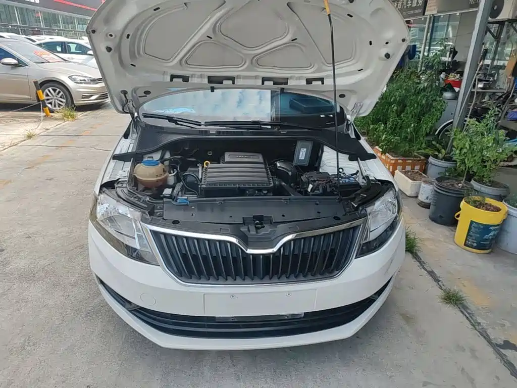 Фото 20 - Škoda Rapid