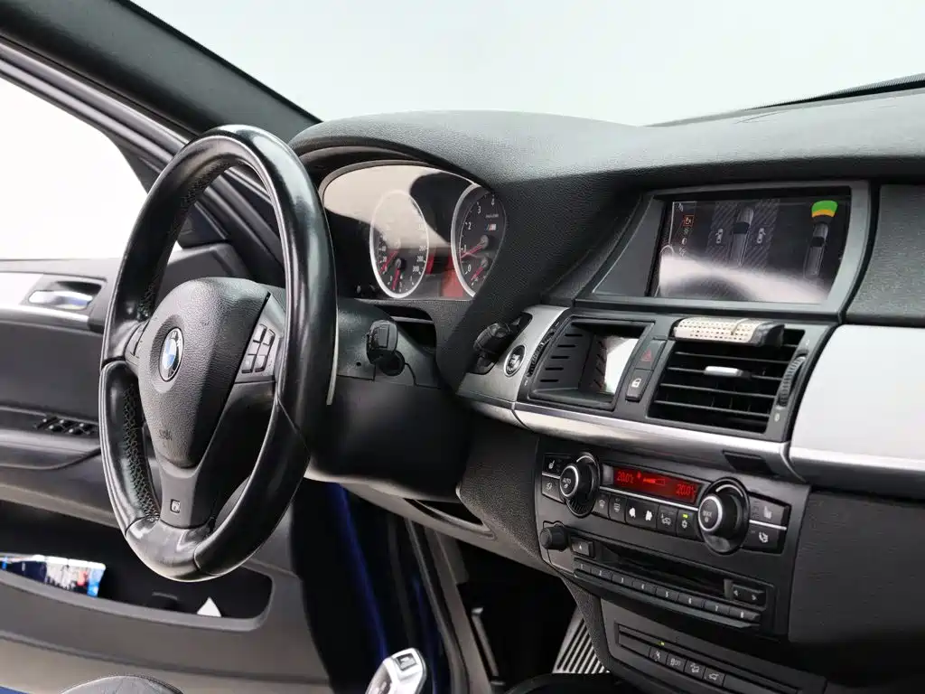 Фото 12 - BMW X5 M