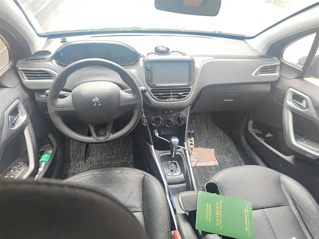 Peugeot 2008 2014 1.6L Automatic Trend Edition фото 13