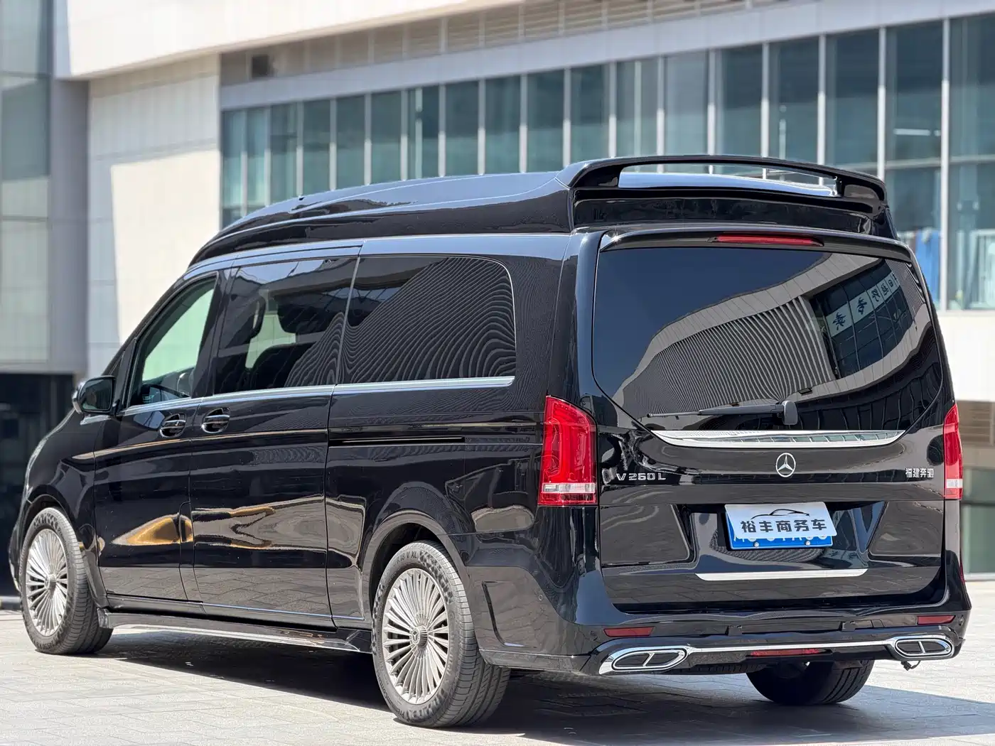 Mercedes-Benz V-Class 2022 V 260 L Long Wheelbase Luxury Edition фото 17