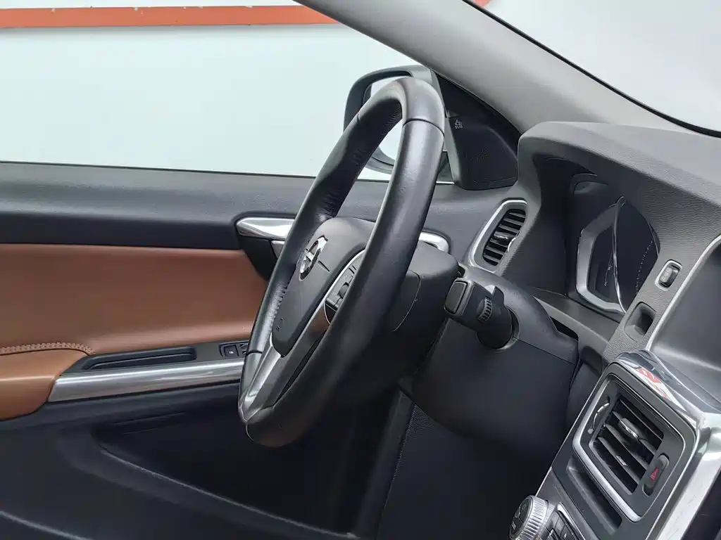 Фото 22 - Volvo S60