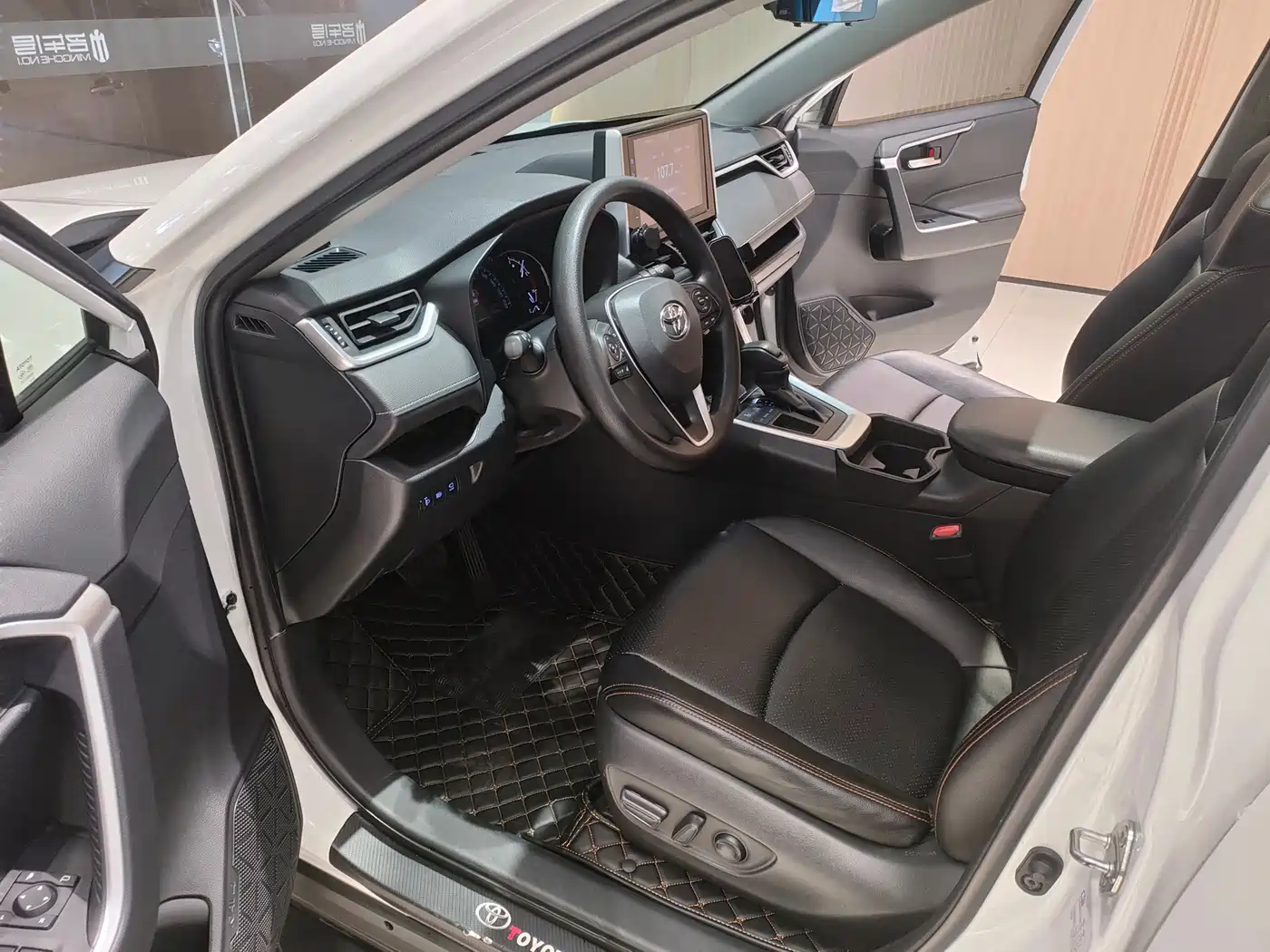 Toyota RAV4 Rongfang 2020 2.0L CVT 2WD Trend Edition фото 9