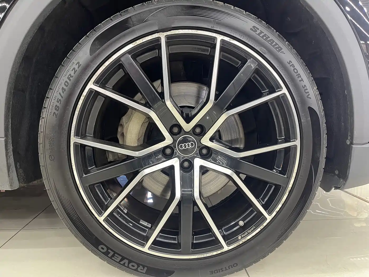 Фото 14 - Audi Q8