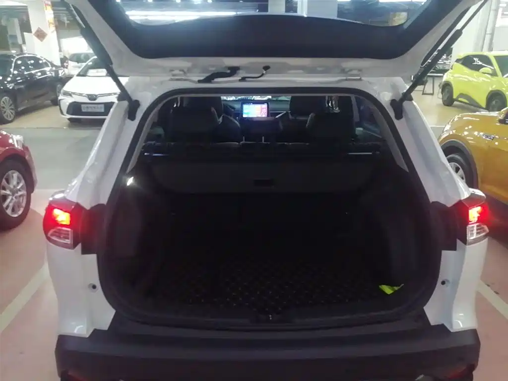Toyota Frontlander 2023 2.0L CVT Elite Edition фото 19