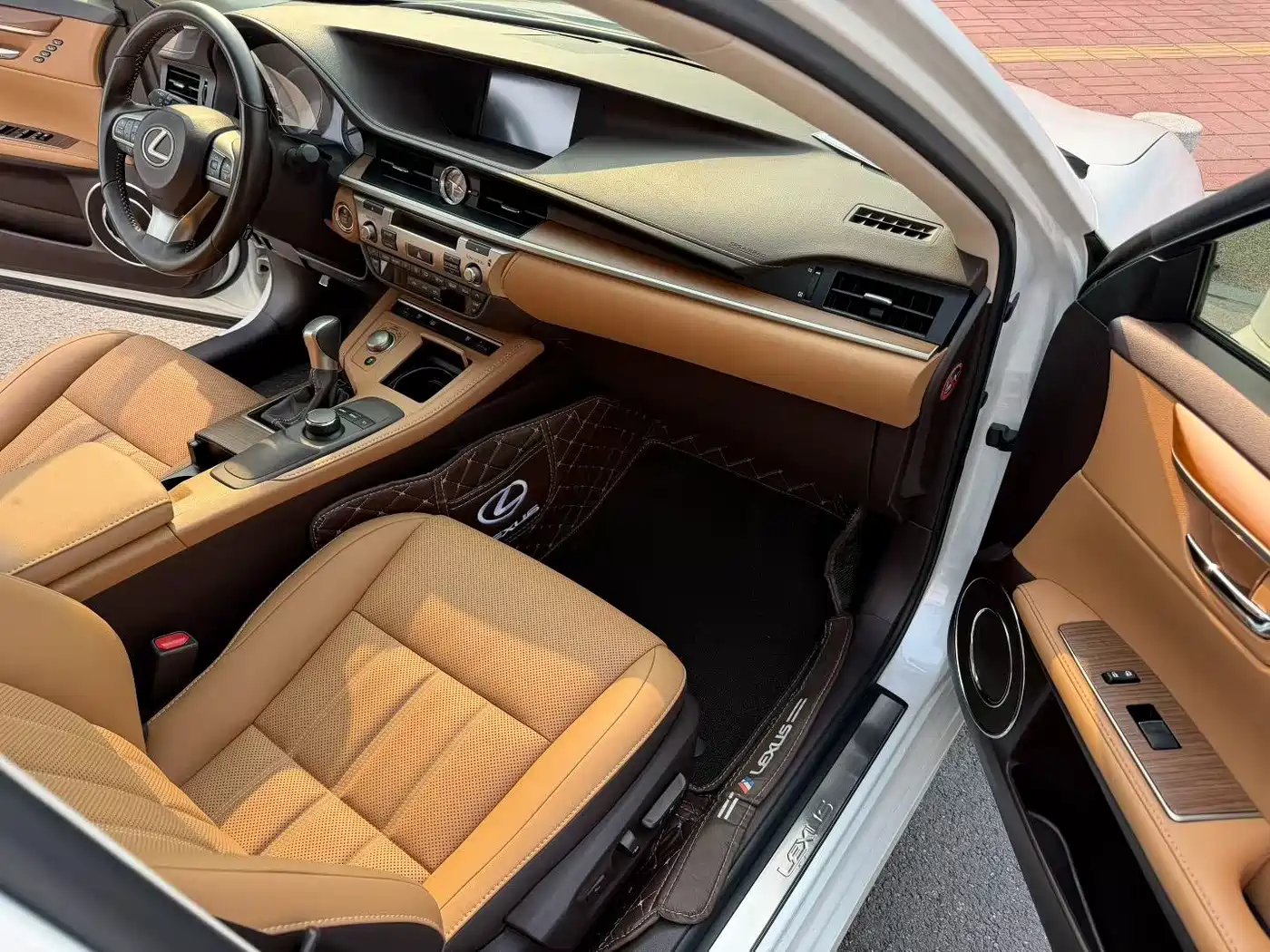 Lexus ES 2015 250 Elegance Edition фото 6
