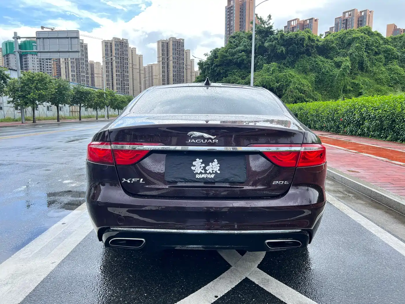 Photo 7 - Jaguar XFL