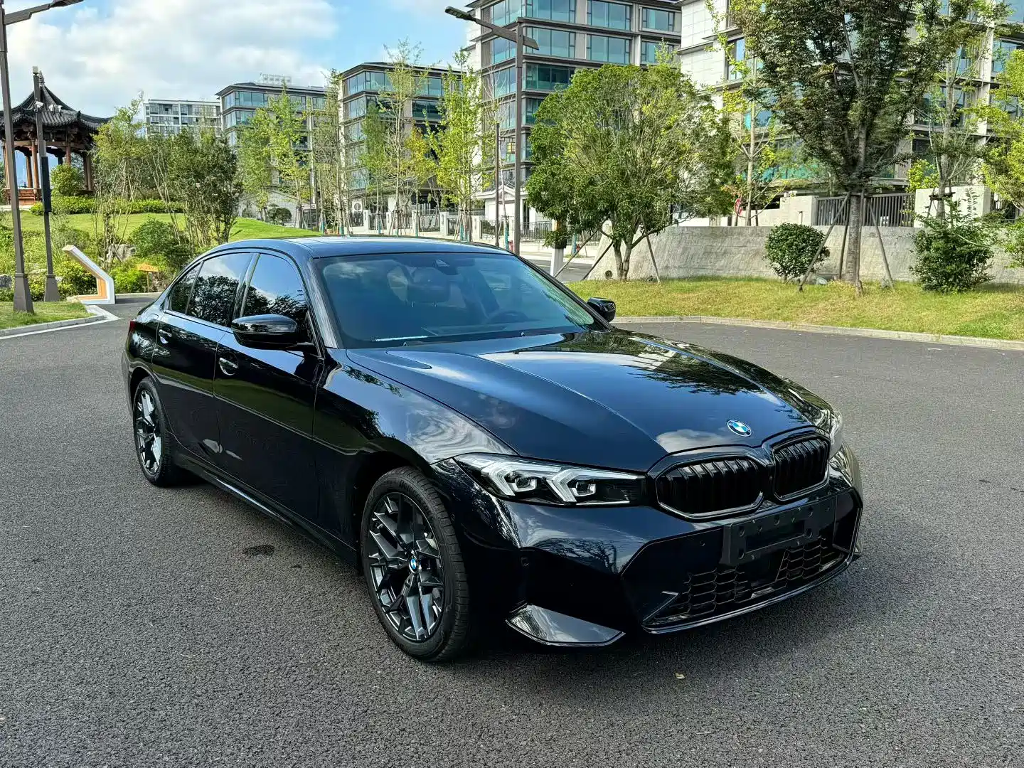 Photo 3 - BMW 3 Series