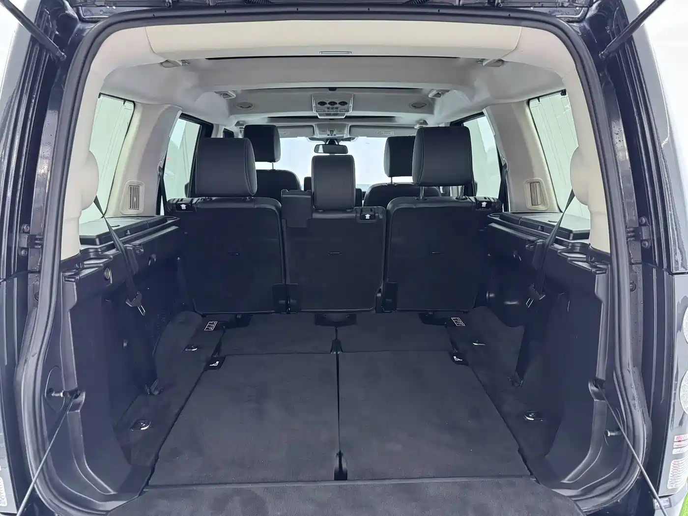 Land Rover Discovery 2016 3.0 SC V6 HSE фото 15