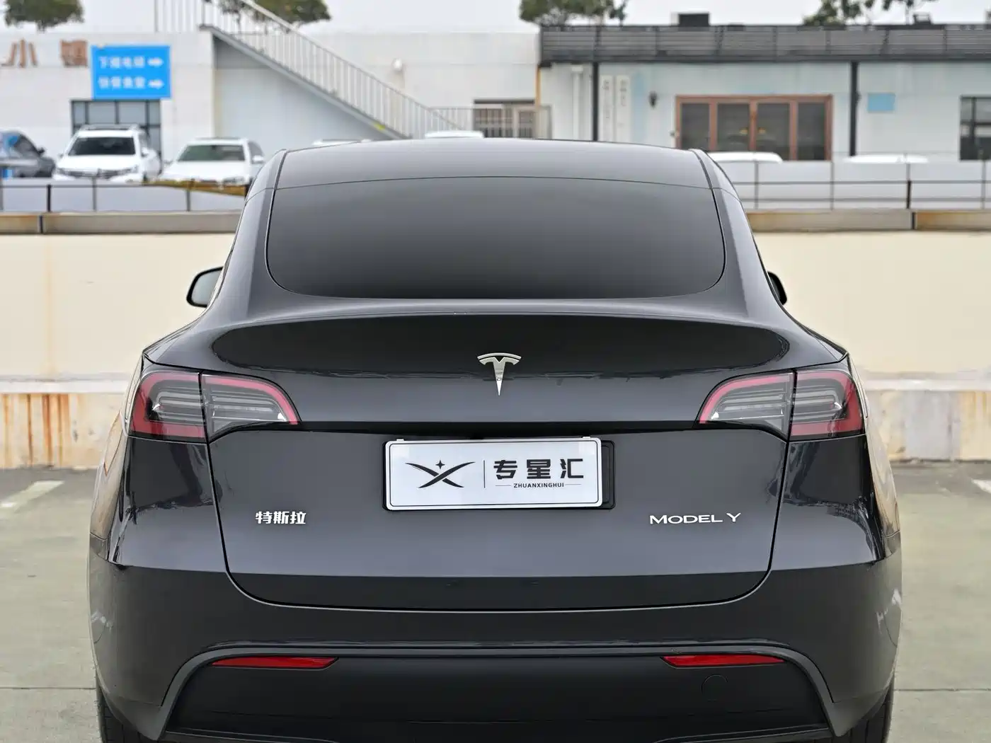 TESLA MODEL Y