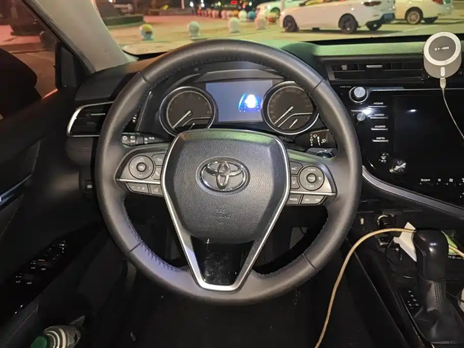 Toyota Camry 2018 2.5G Luxury Edition фото 15