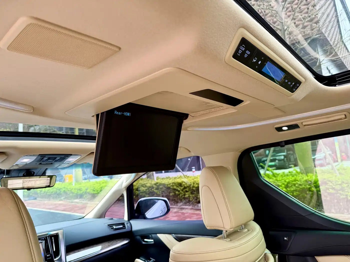 Toyota Alphard 2019 Hybrid 2.5L Premium Edition фото 20
